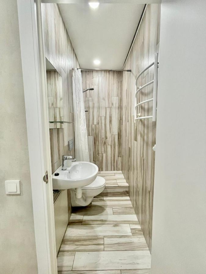 1 Room Apartment Near Peremohy Square Kiev Ngoại thất bức ảnh